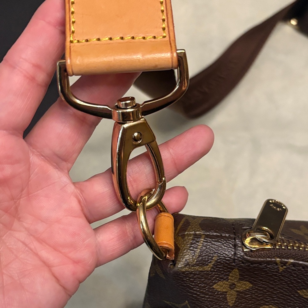 Louis vuitton Monogram Shoulder Bag with Tan Trim and Gold Hardware - Picture 6 of 11